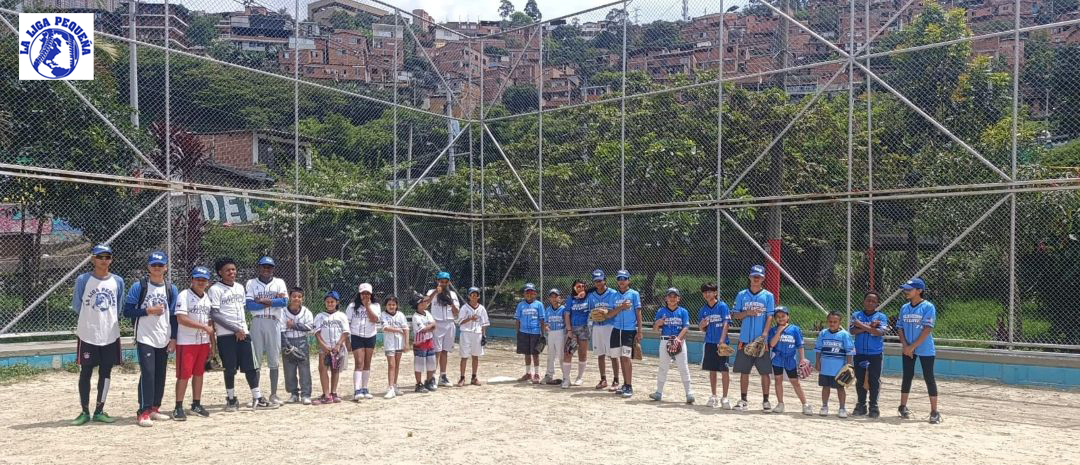 La Liga Pequeña team at Blanquizal field with Medellín hillside community